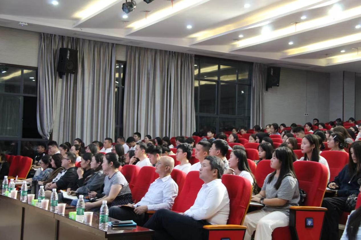 马克思主义学院开展系列学术讲座（三）：聚焦“两个结合”的原则与意义