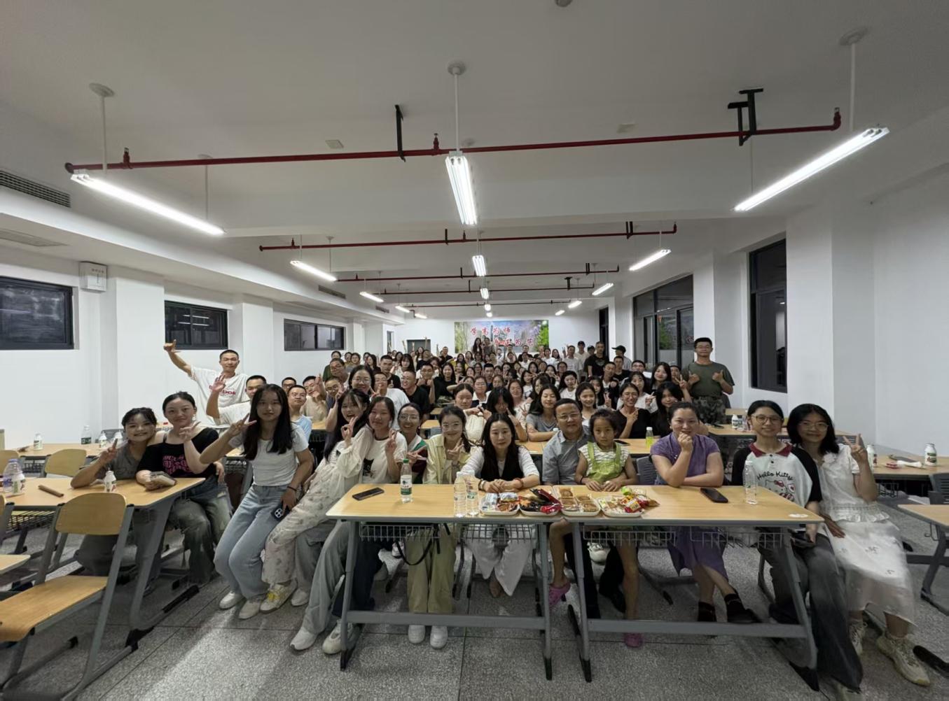 凝聚新生情谊，传递学院关怀——马克思主义学院中秋晚会